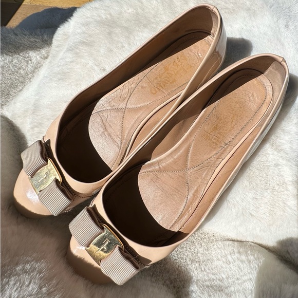 Salvatore Ferragamo 9 1/2 patent leather ballet sandals slippers pre-loved $800 - Picture 8 of 11